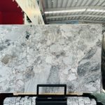 Dalle de marbre gris Ceppo