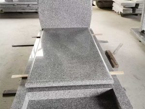 Nagrobek granitowy