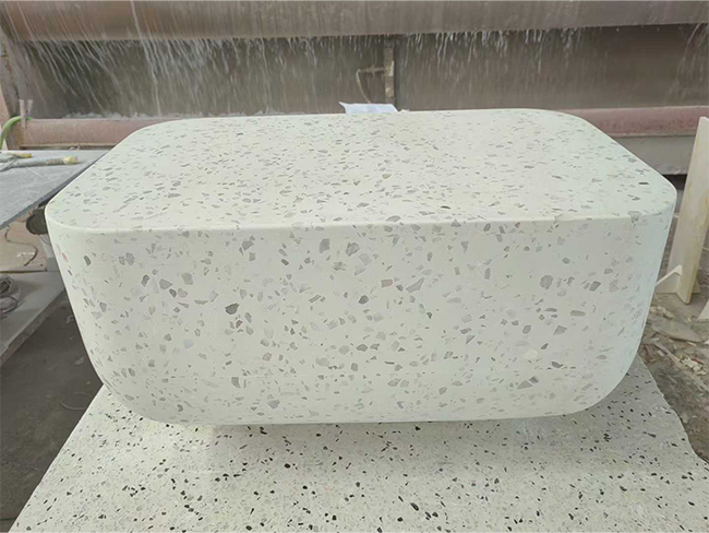 Modern mutfak ve iç mekan projeleri için beyaz terrazzo tezgahlar