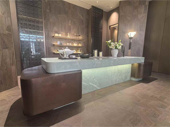 Mesa de Recepção Decorativa em Mármore Verde Claro