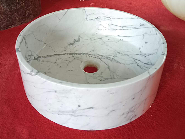Bacia Integrada em Mármore Branco Carrara Personalizada com veios cinza naturais