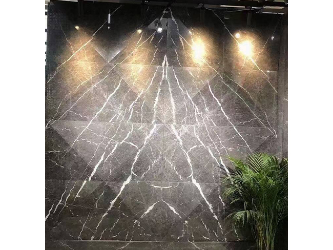 Parete decorativa in marmo Wyndham Grey con illuminazione decorativa
