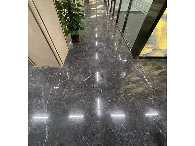 Applicazione di pavimenti lucidi in marmo Wyndham Grey